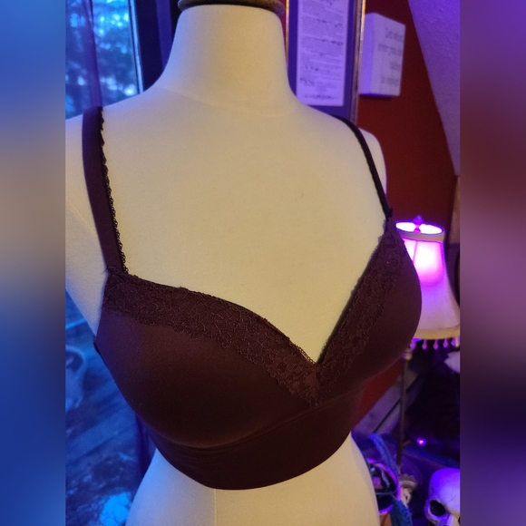 Victoria's Secret 32DD Bra - Picture 2 of 10